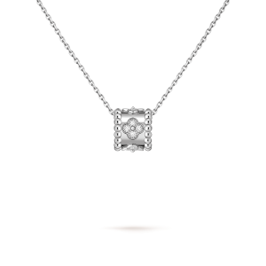 Perlée clovers pendant